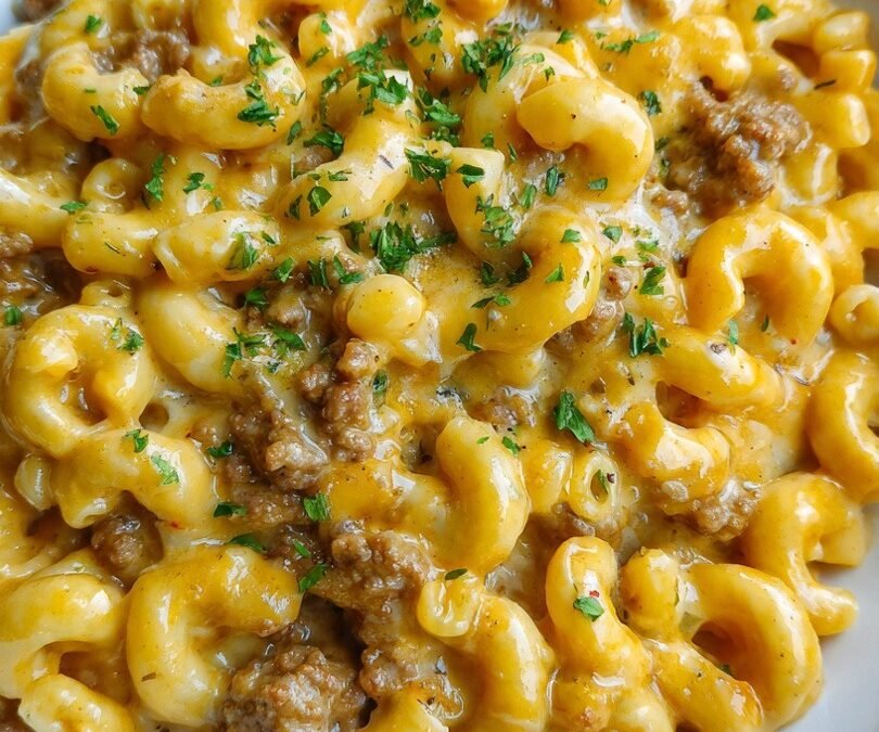 Cheeseburger Macaroni (Creamy, Cheesy, One-Pot Comfort!)